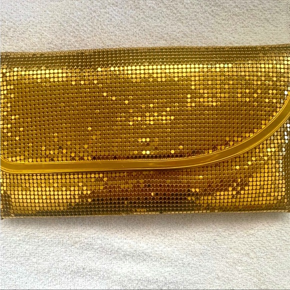 FULL SEQUIN GOLD CLUTCH/SLING BAG. Beautiful gold purse. With gold chain sling. - Picture 2 of 3